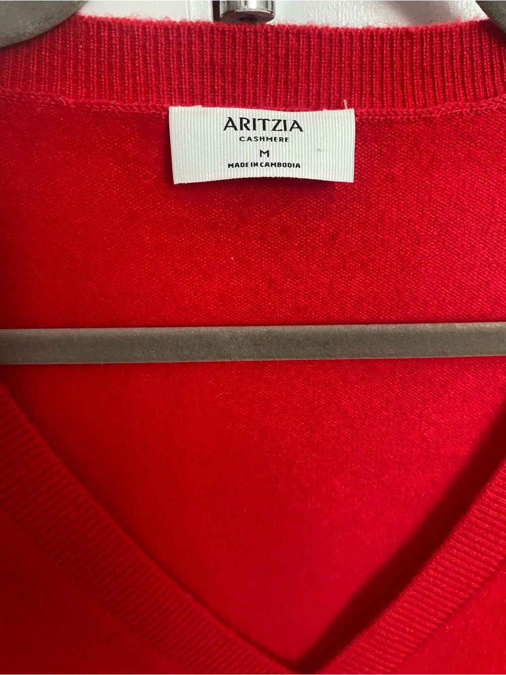 Aritzia Red V-Neck Women's Cashmere Sweater M - Picture 4 of 8